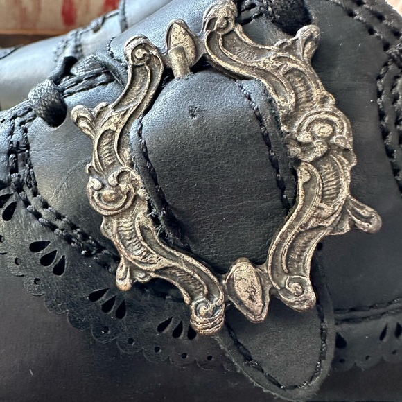 BRAND NEW - John Fluevog Women’s 7TH HEAVEN CAPELLAN Black Wingtip Shoe - Sz 7.5 - Picture 7 of 11